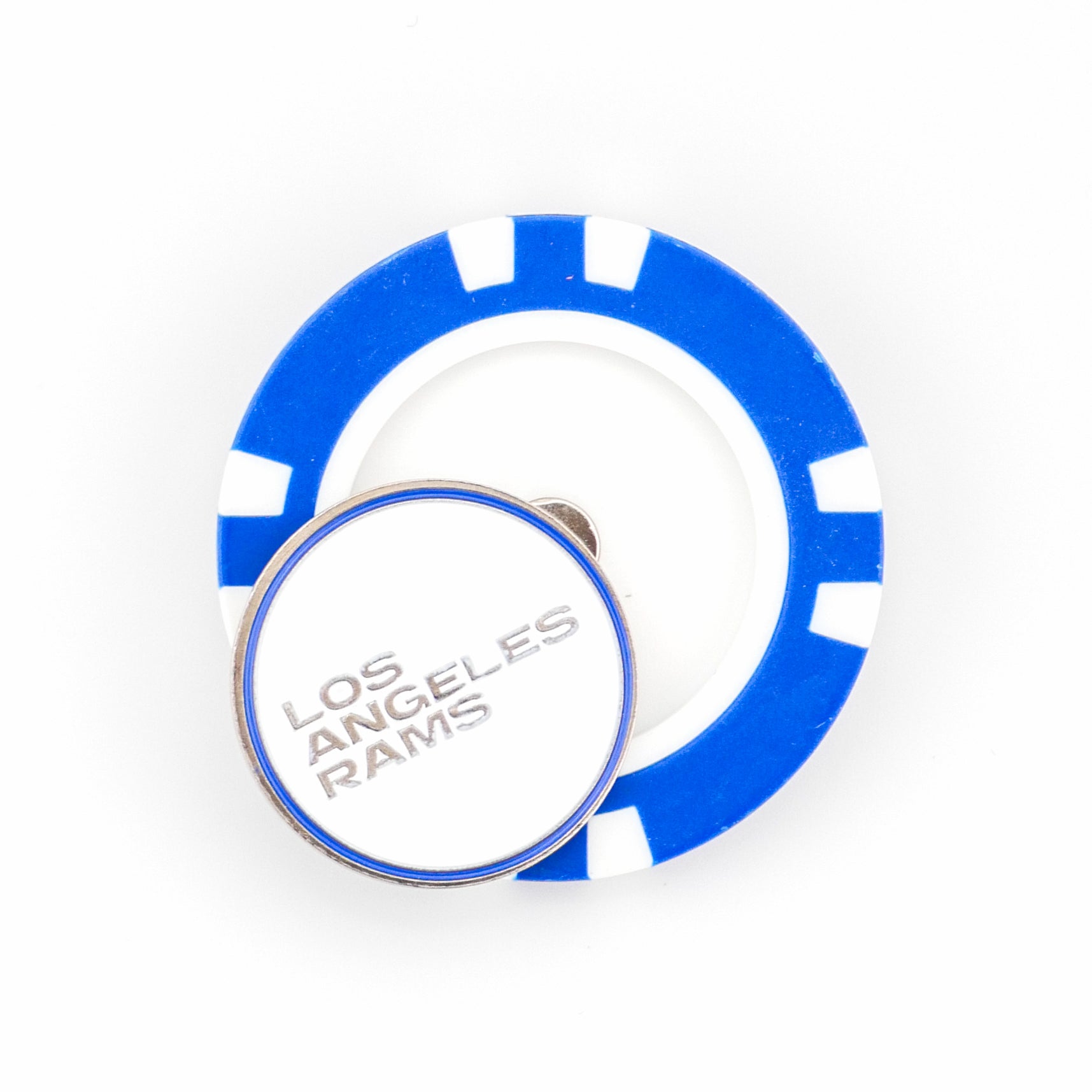 A blue and white poker chip ball marker by Ballmarkers.com, featuring a round pin on top with "Los Angeles Rams" in silver text.