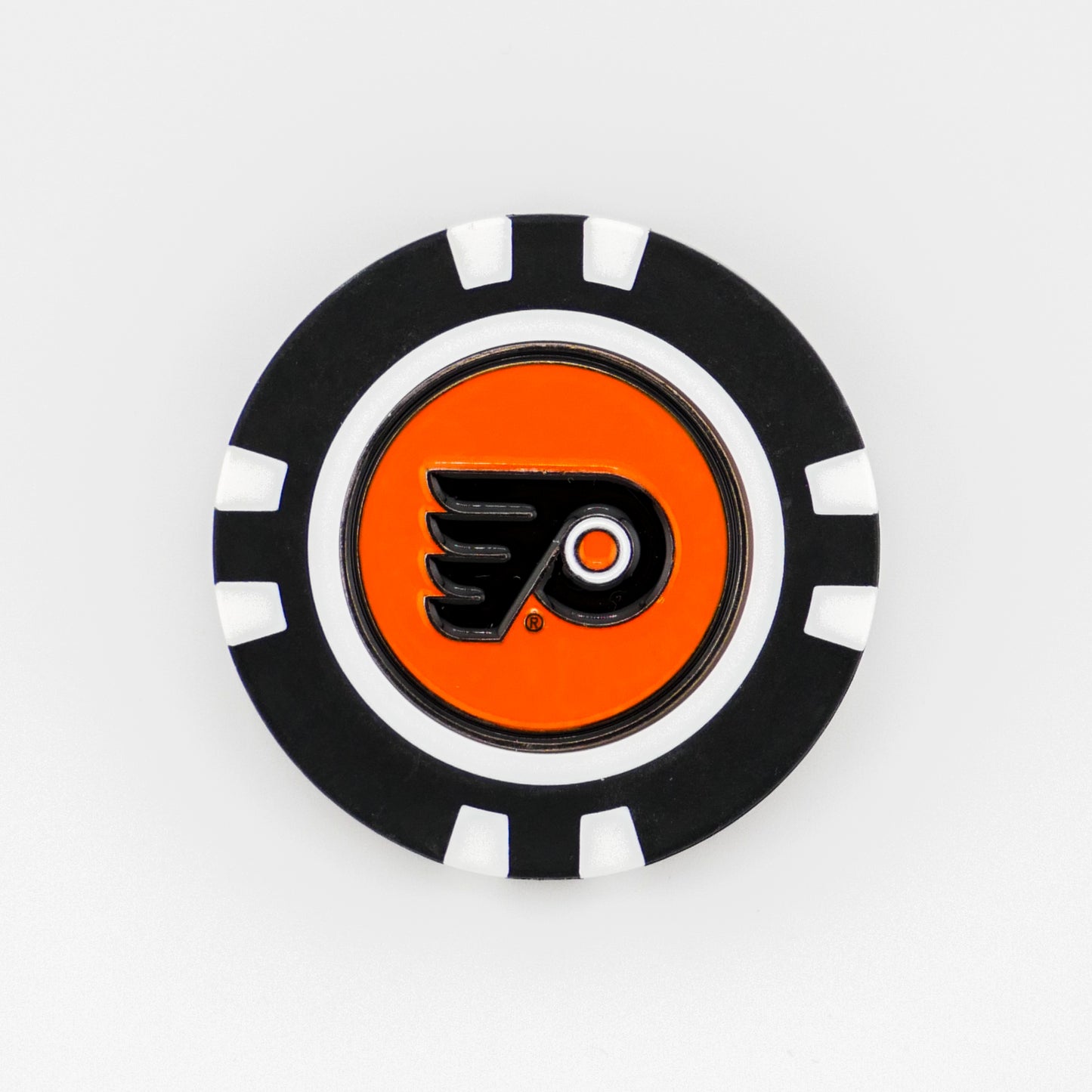 Show your NHL pride on the course with this Philadelphia Flyers poker chip-style ball marker by Logie Joes, featuring a black and white design with an orange center and the teams stylized “P” logo.
