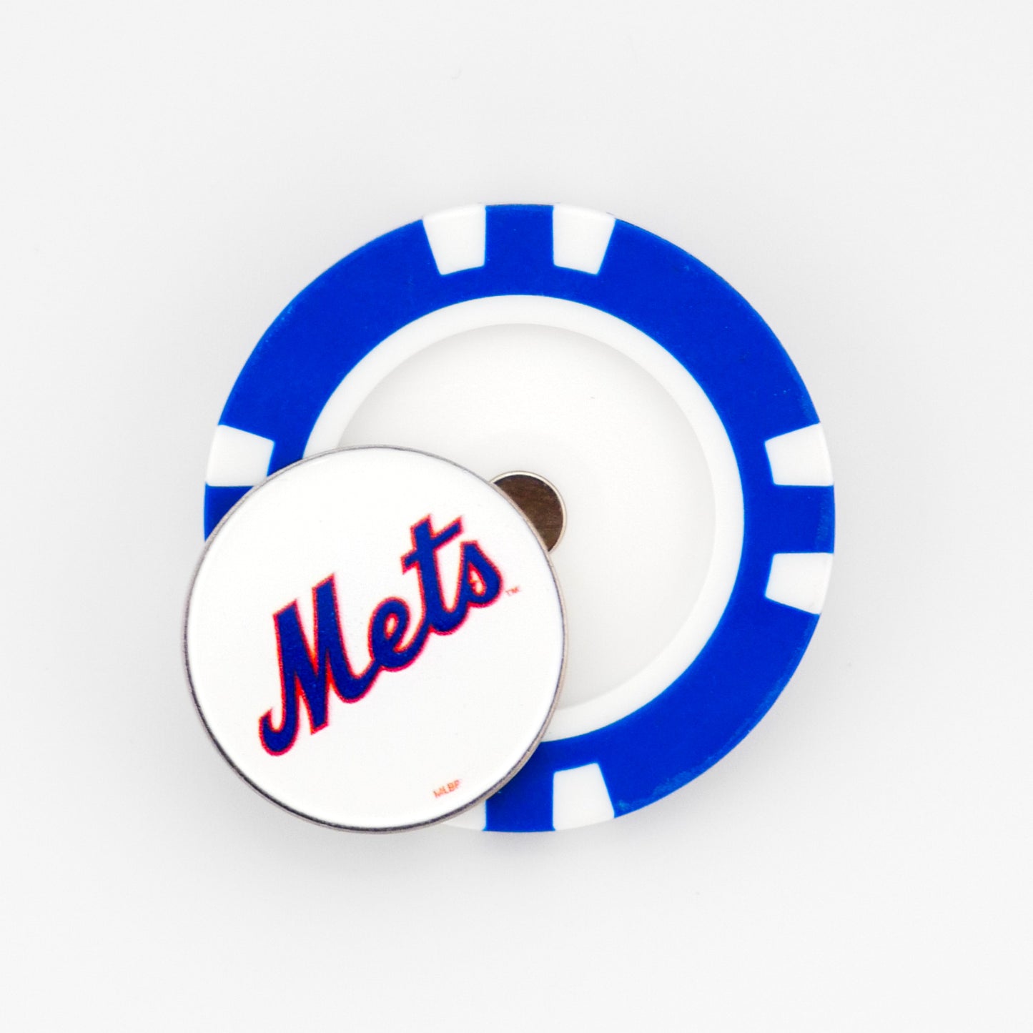 A blue and white poker chip ball marker by Ballmarkers.com with a round magnetic marker showcasing the New York Mets logo in blue and orange script on a white background.