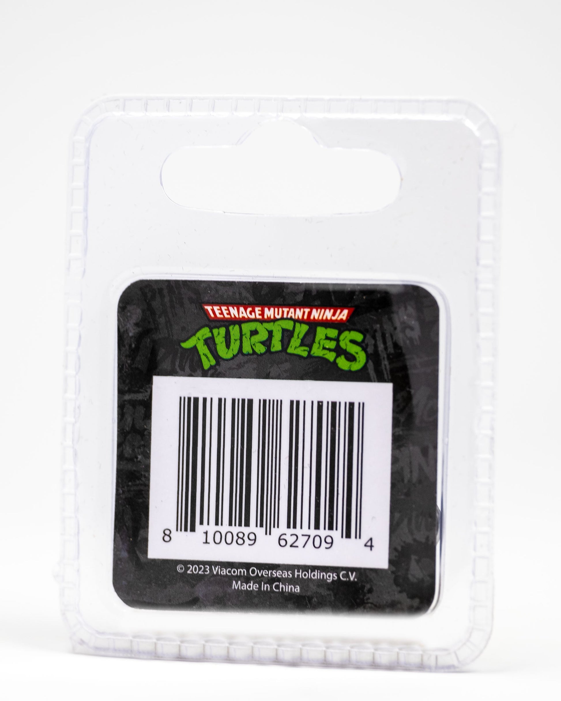 The Pins and Aces TMNT - Leonardo Ball Marker comes in clear rectangular packaging with a hang tab, featuring the TMNT logo and barcode. Text reads ©2023 Viacom Overseas Holdings C.V. Made in China.