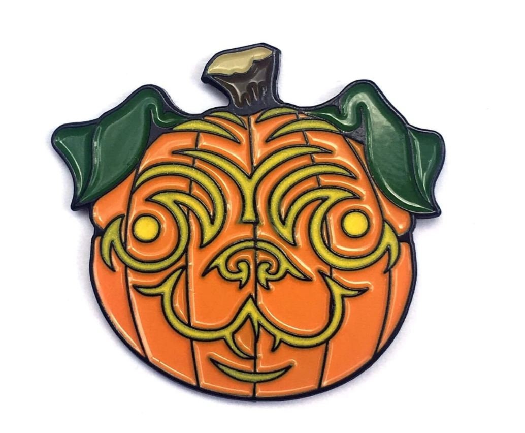 The Kolorspun Pumpkin Pug Golf Ball Marker features an orange pumpkin shaped like a pug’s face, complete with green leaf ears and a brown stem, making it the perfect custom accessory for your fall golf rounds.